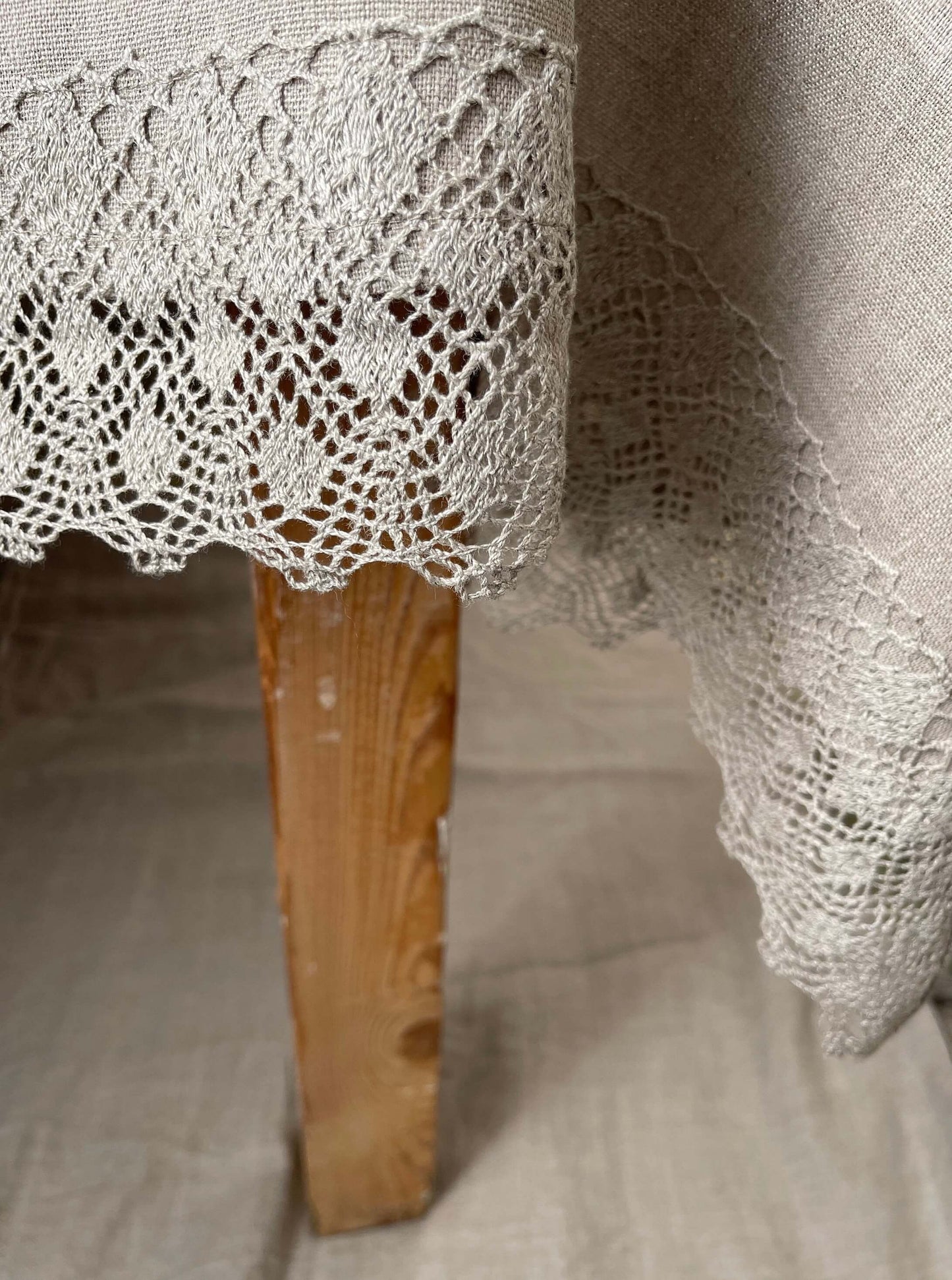 Eco-Friendly Table Setting with Linen Lace