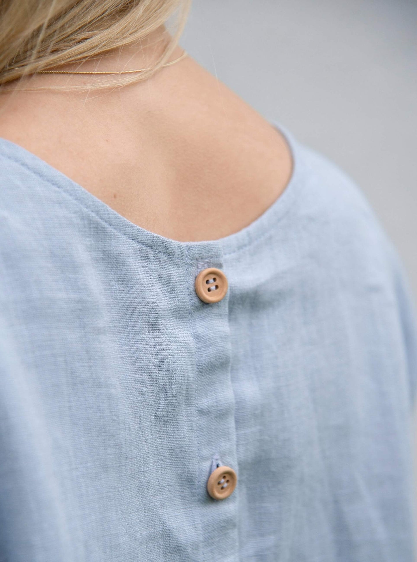 Breezy Linen Shirt Perfect for Hot Weather