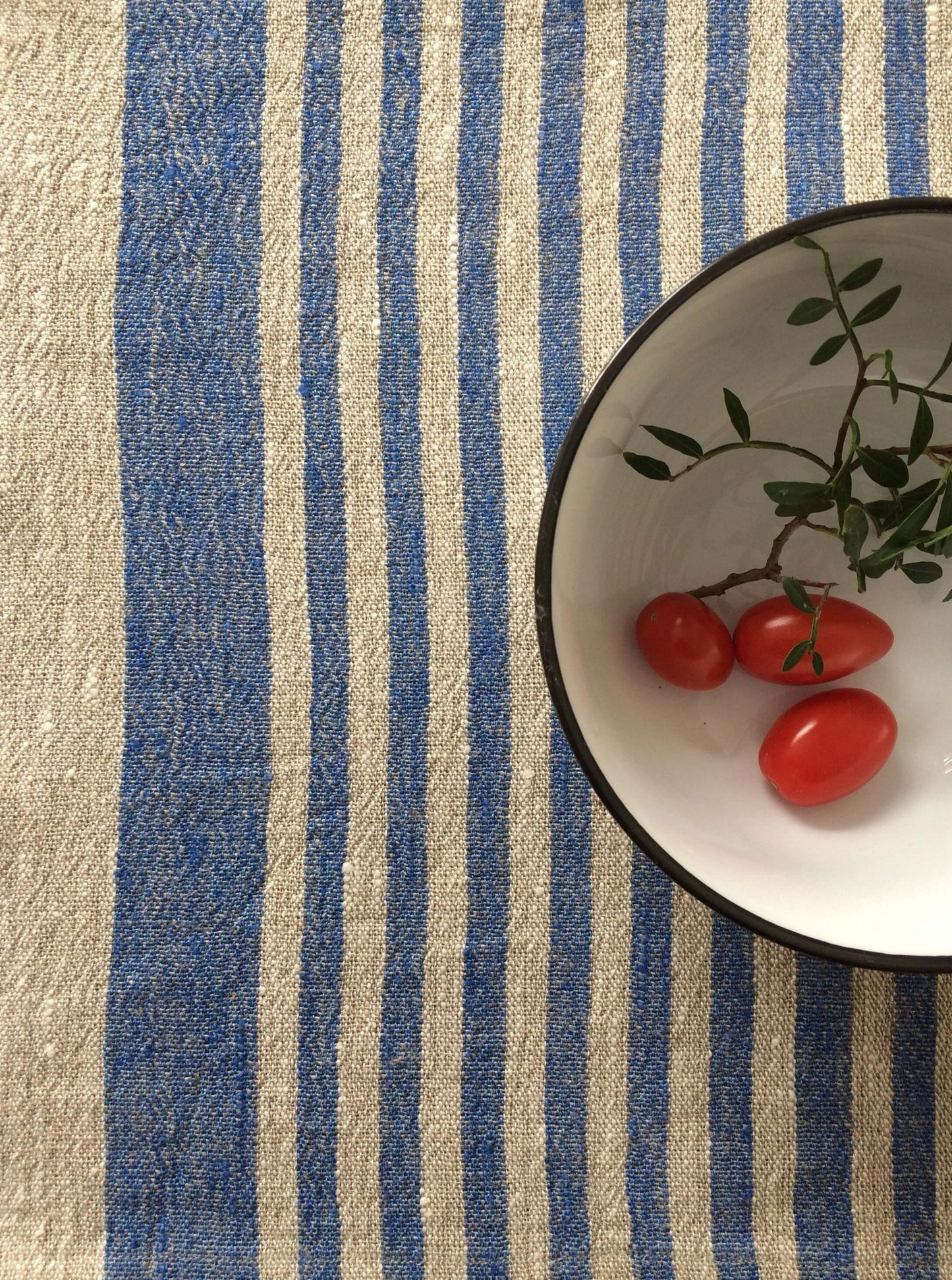 Rustic dining table decor with linen placemats