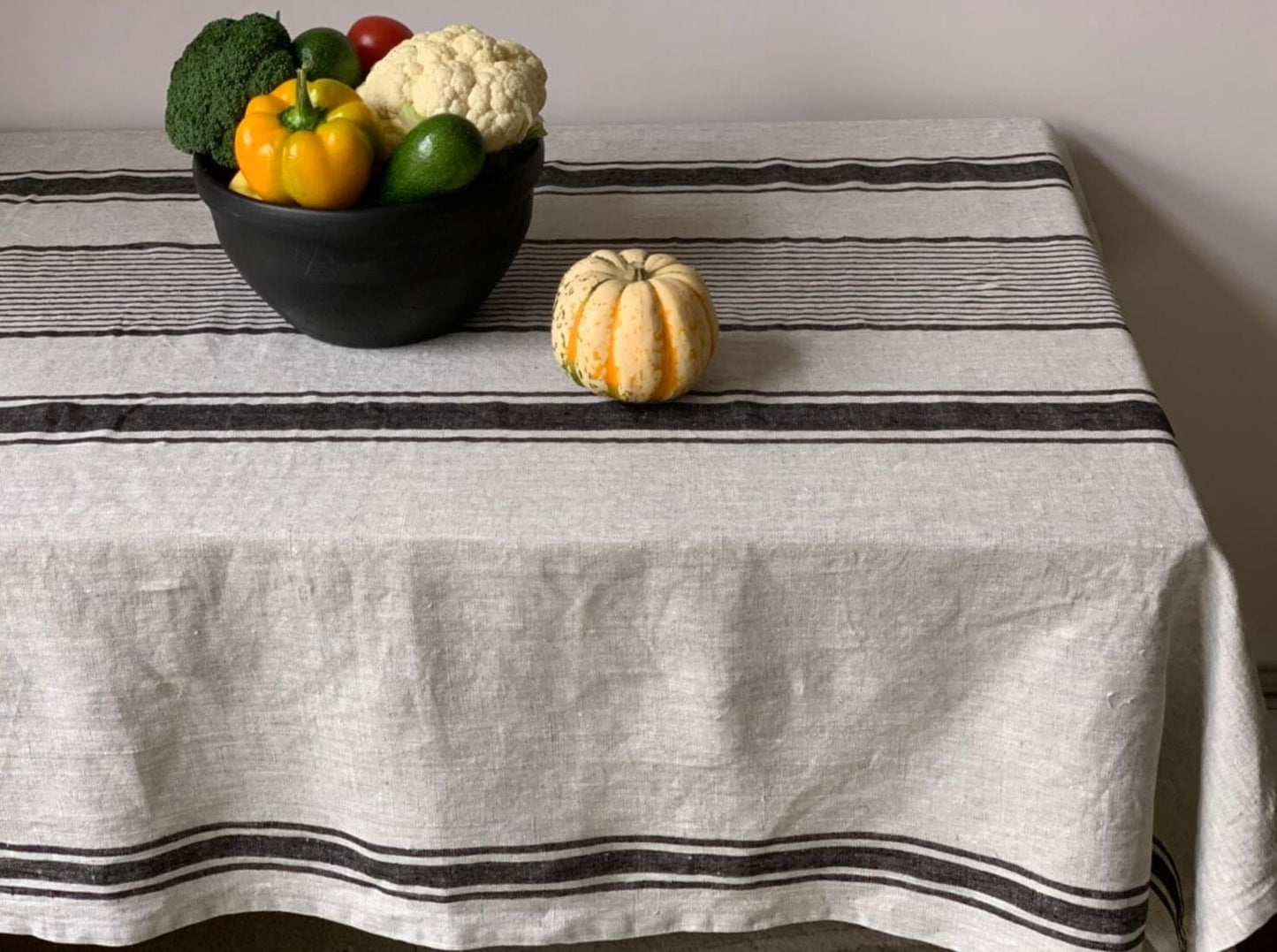 Beige_Blue_Tablecloth_Setup