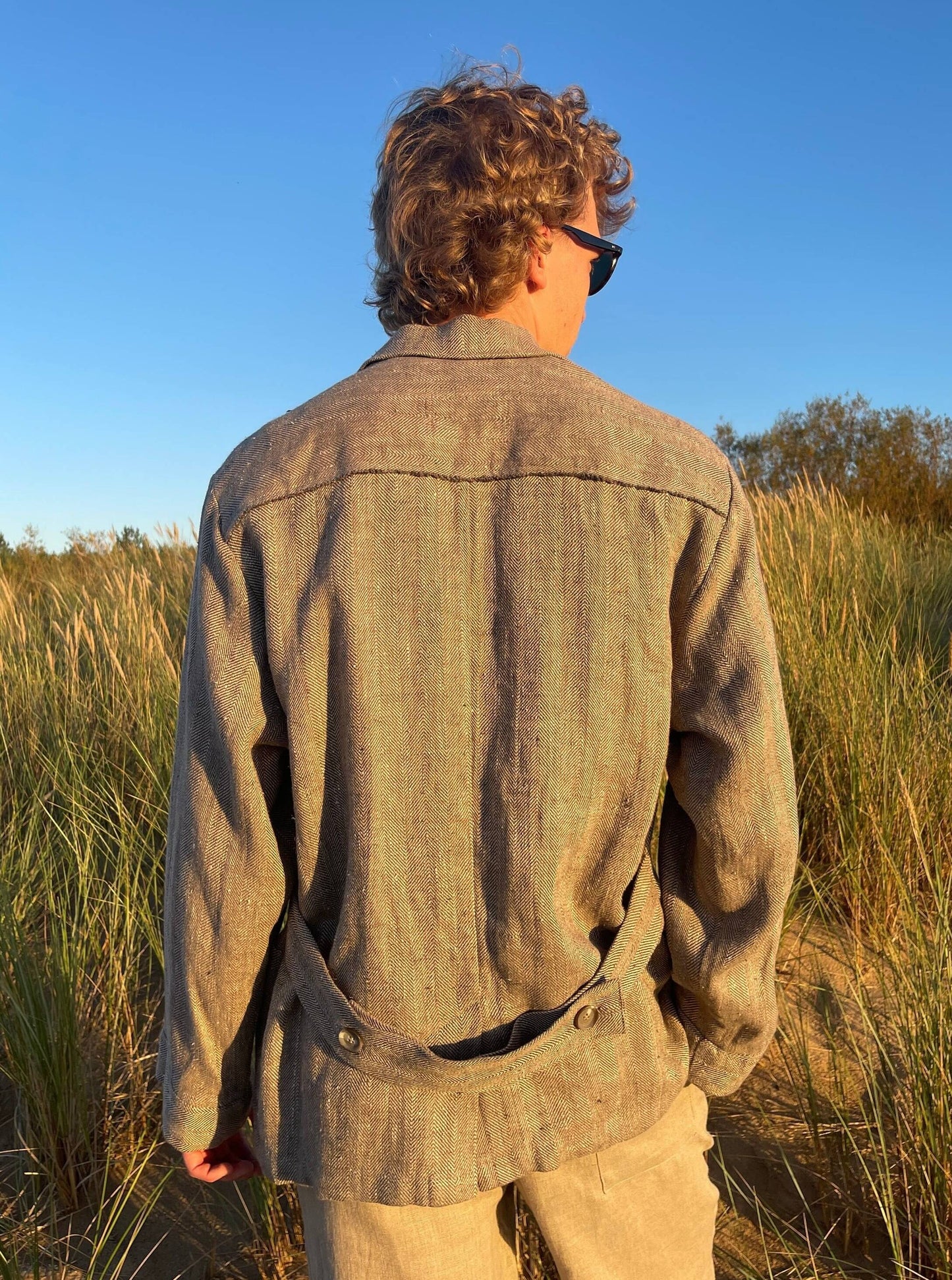Buttoned minimalist linen coat, perfect for men's autumn wardrobe