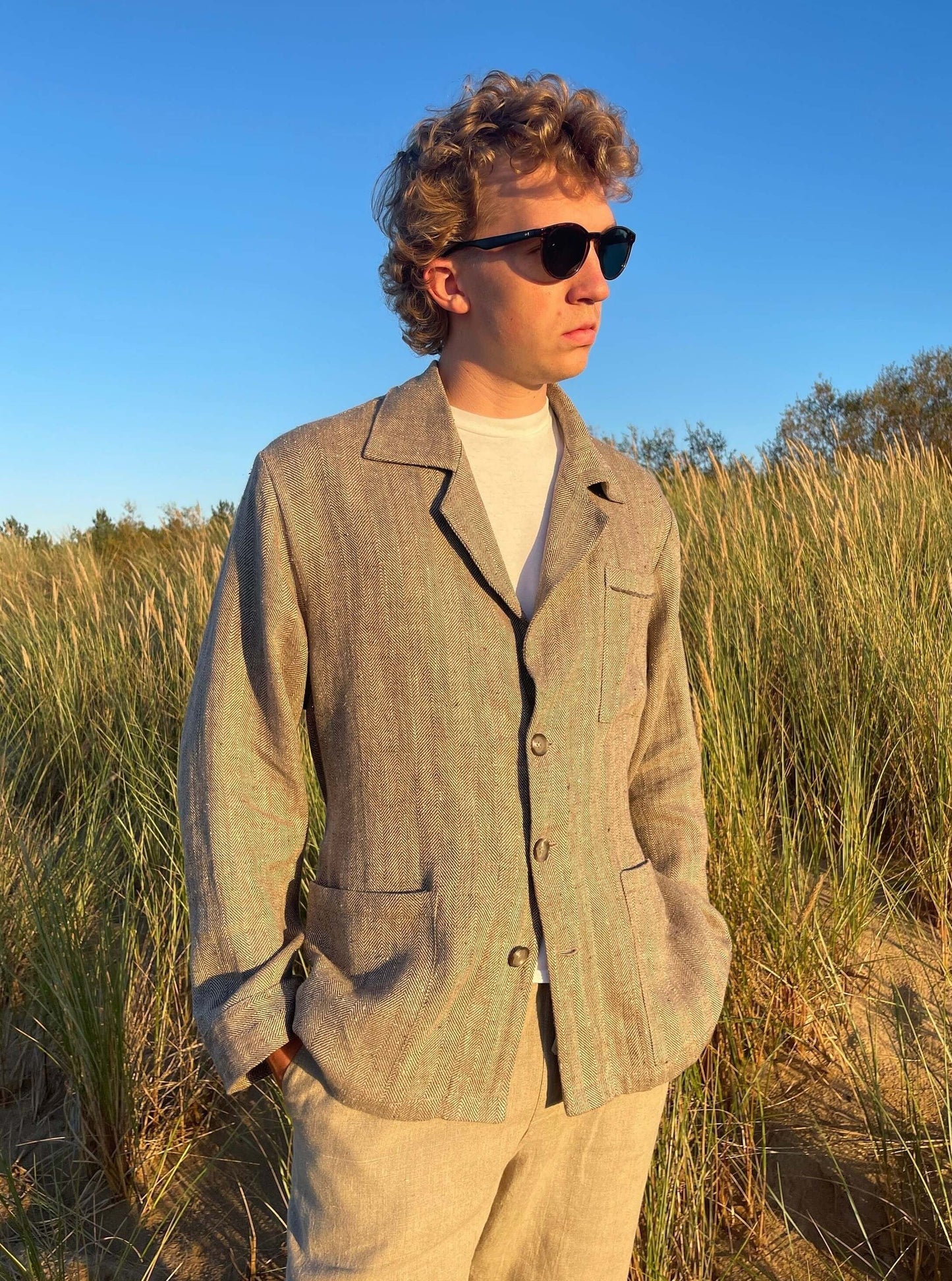 Linen coat with pockets for practical men's fashion