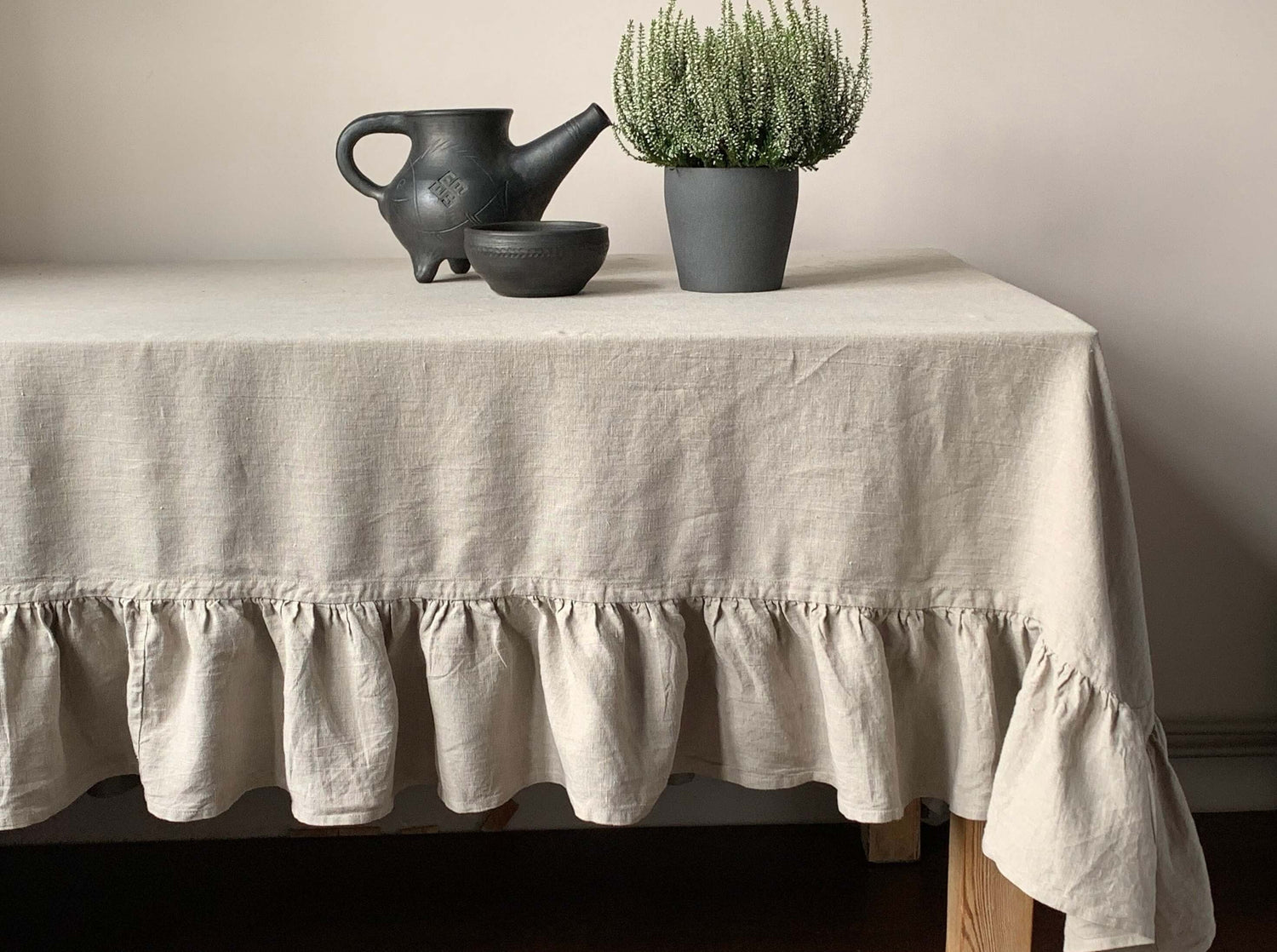 Overview of elegant natural linen tablecloth