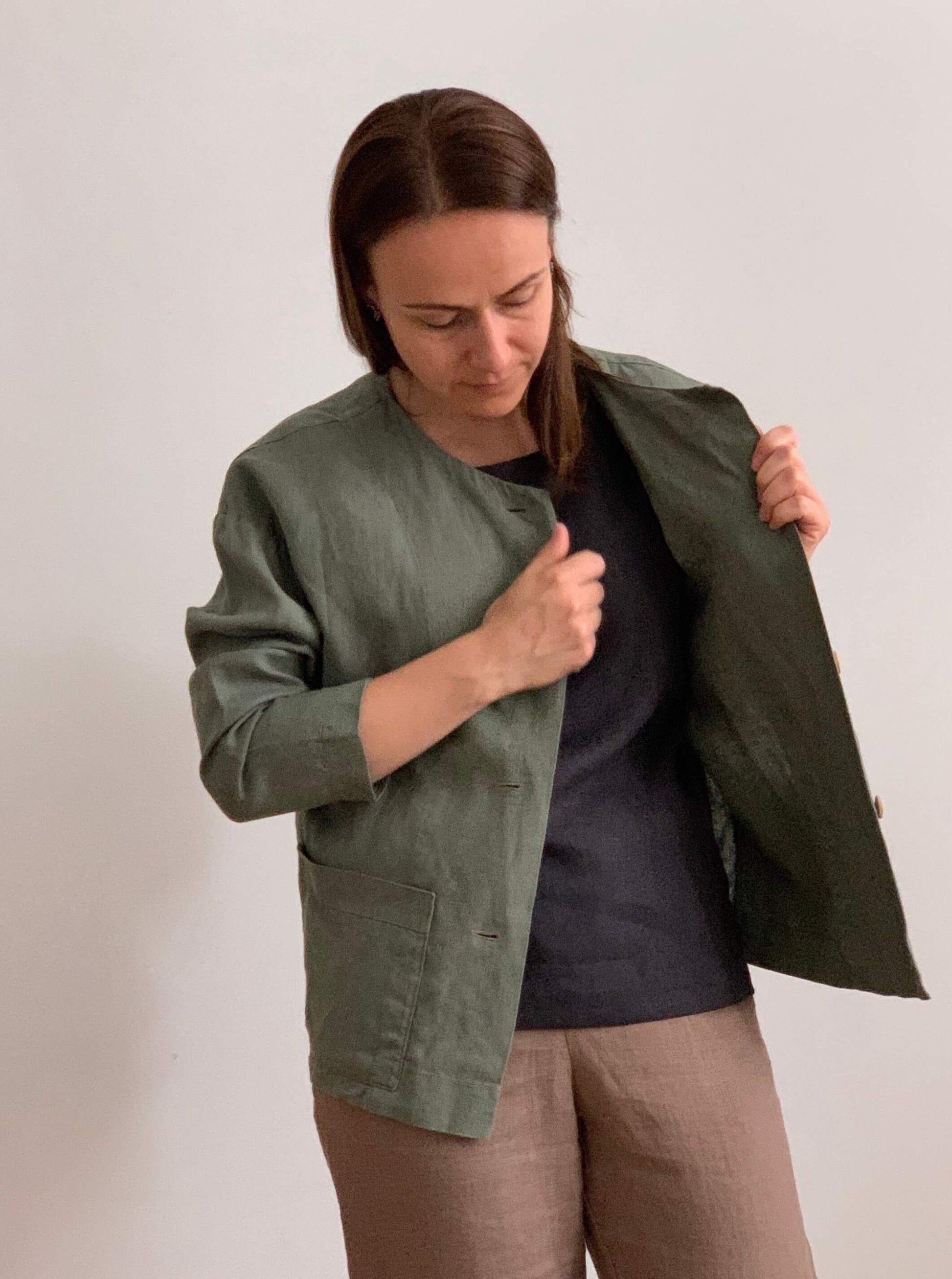 Women's linen cardigan detailed with wooden buttons.