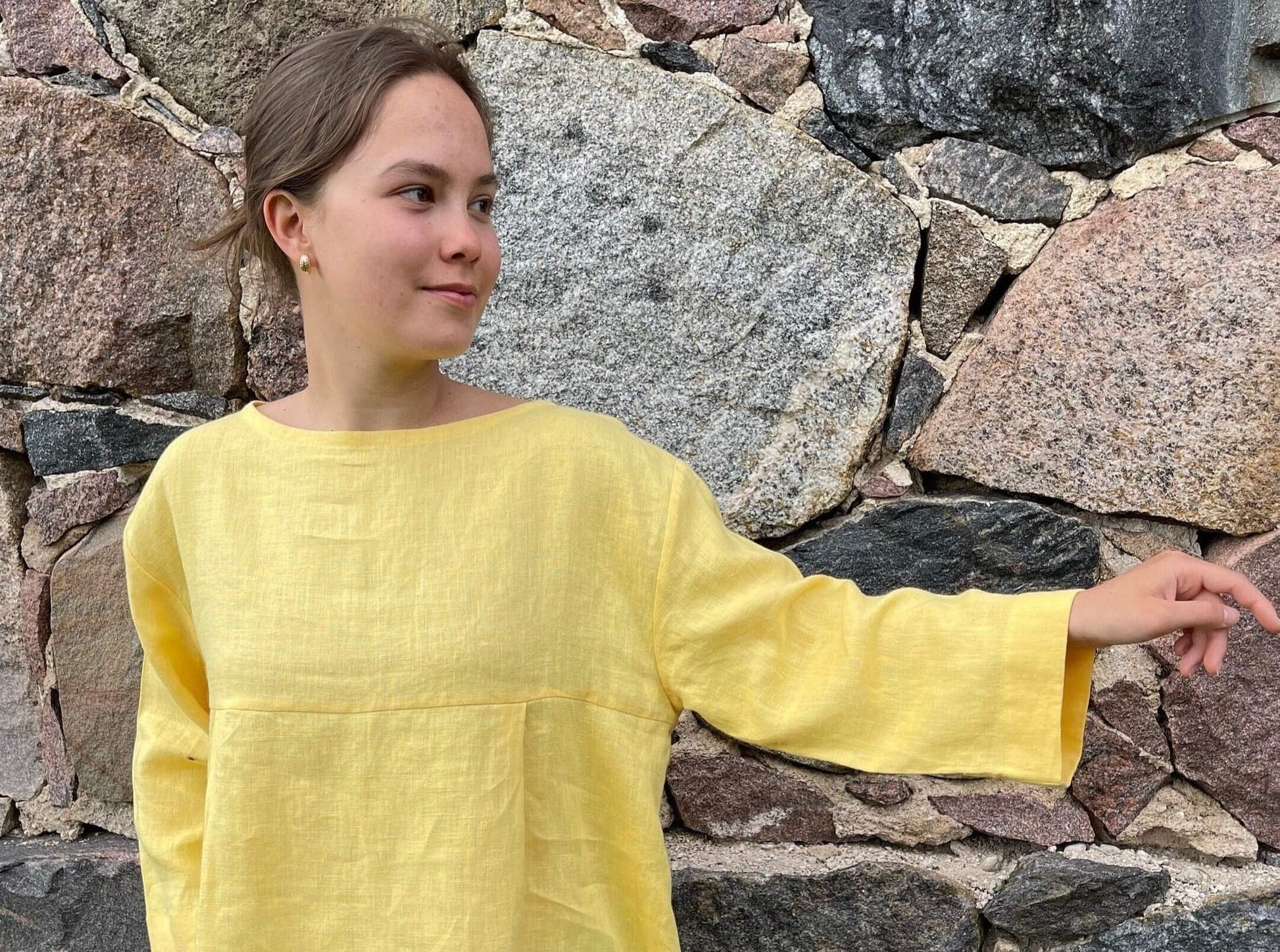 Comfortable softened linen fabric for all-day wear.