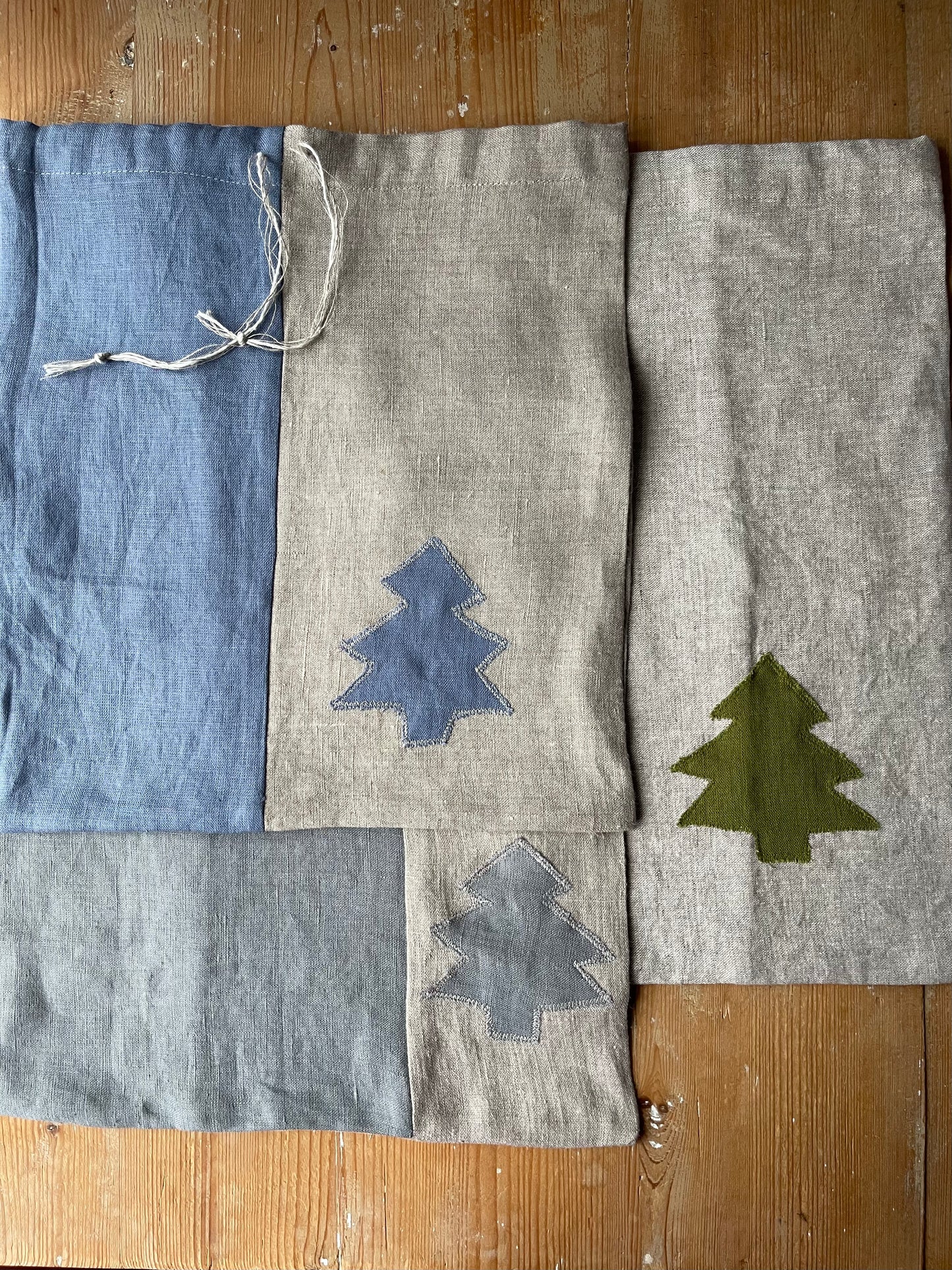 3 Linen Gift Bags Set with Appliqué Decoration