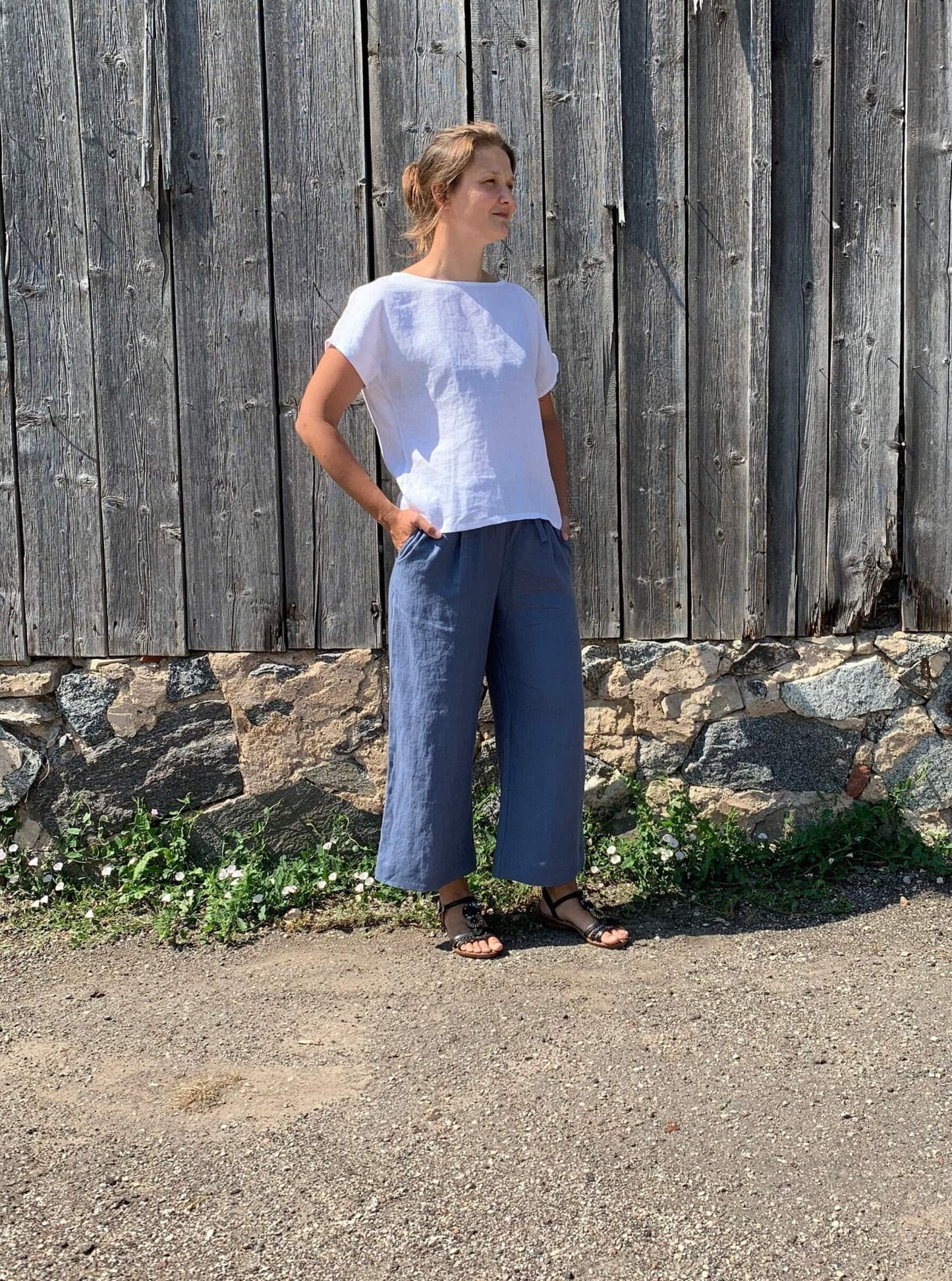 Comfort meets style in these linen pants, perfect for relaxed summer days