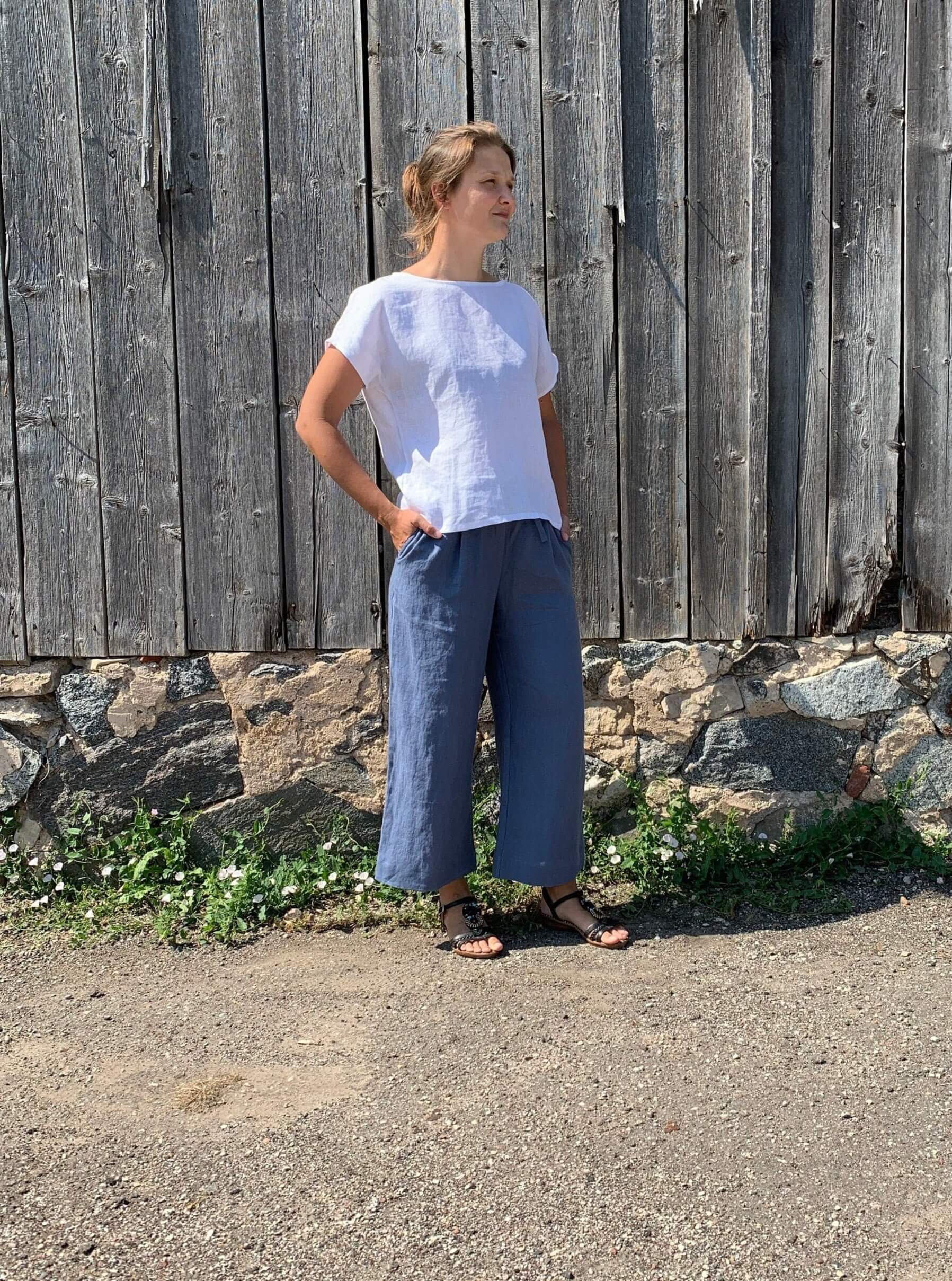 Comfort meets style in these linen pants, perfect for relaxed summer days