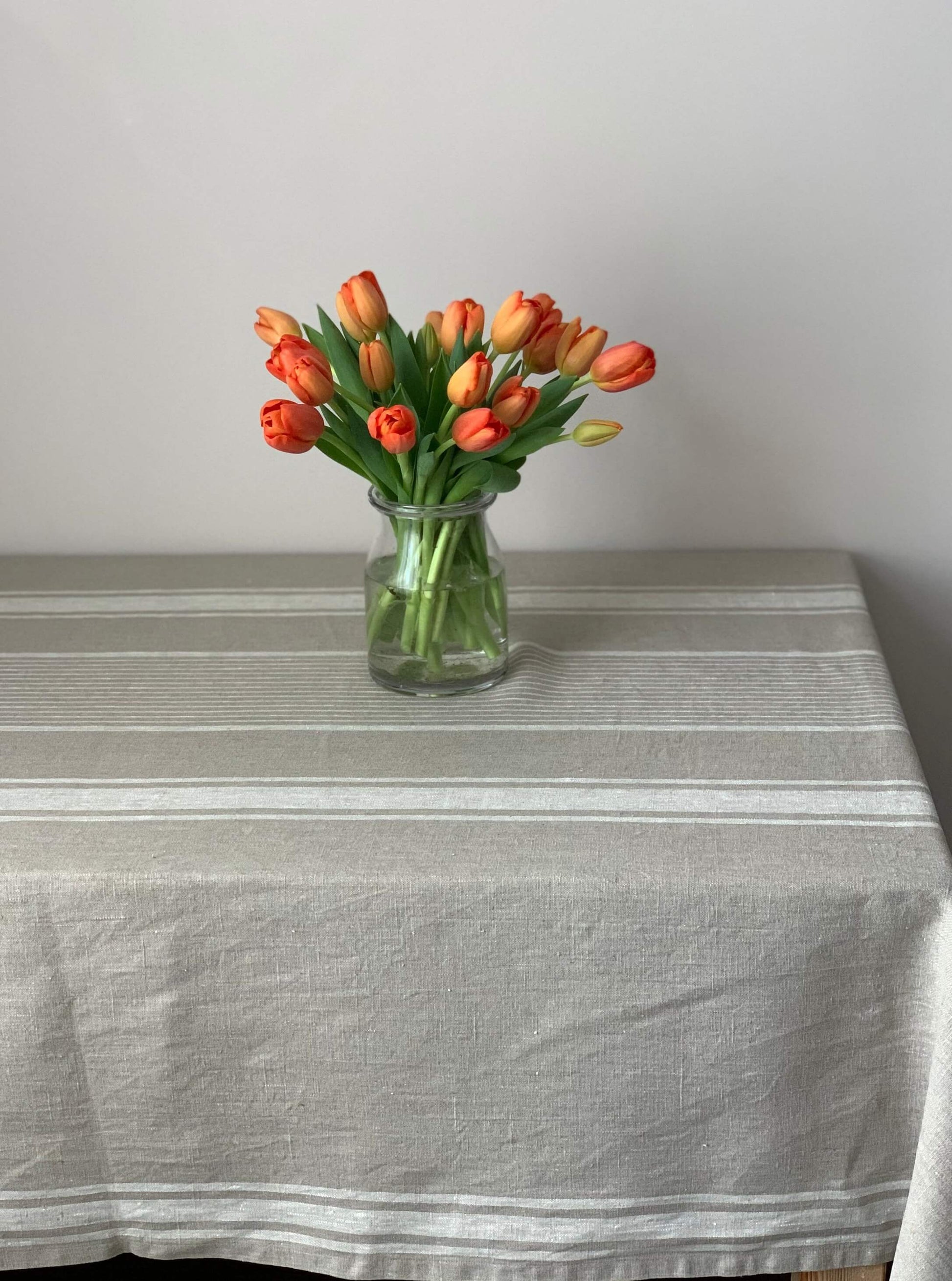 Natural Dining Experience with Linen Tablecloth