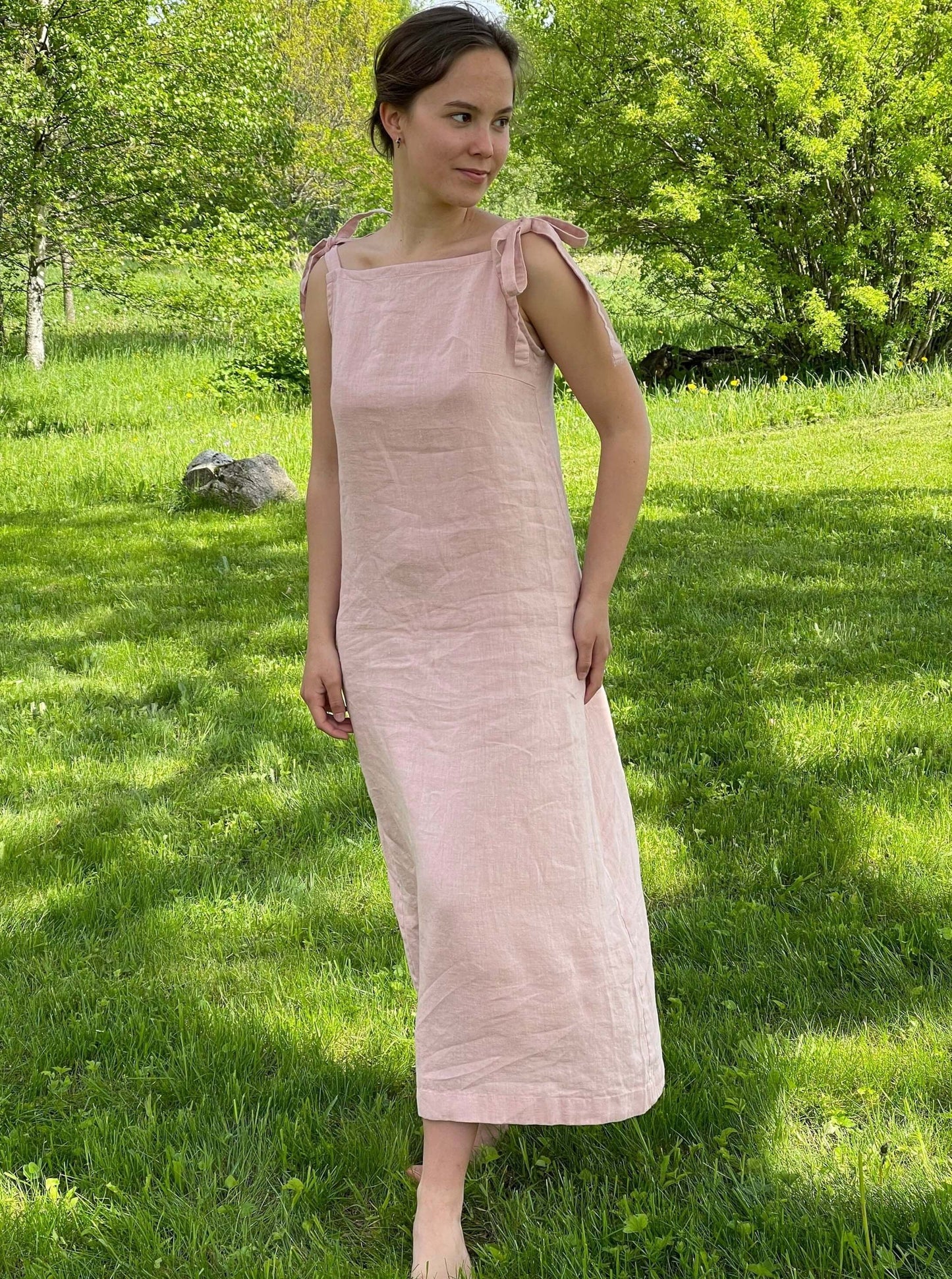 Customizable linen nightgown for a perfect fit
