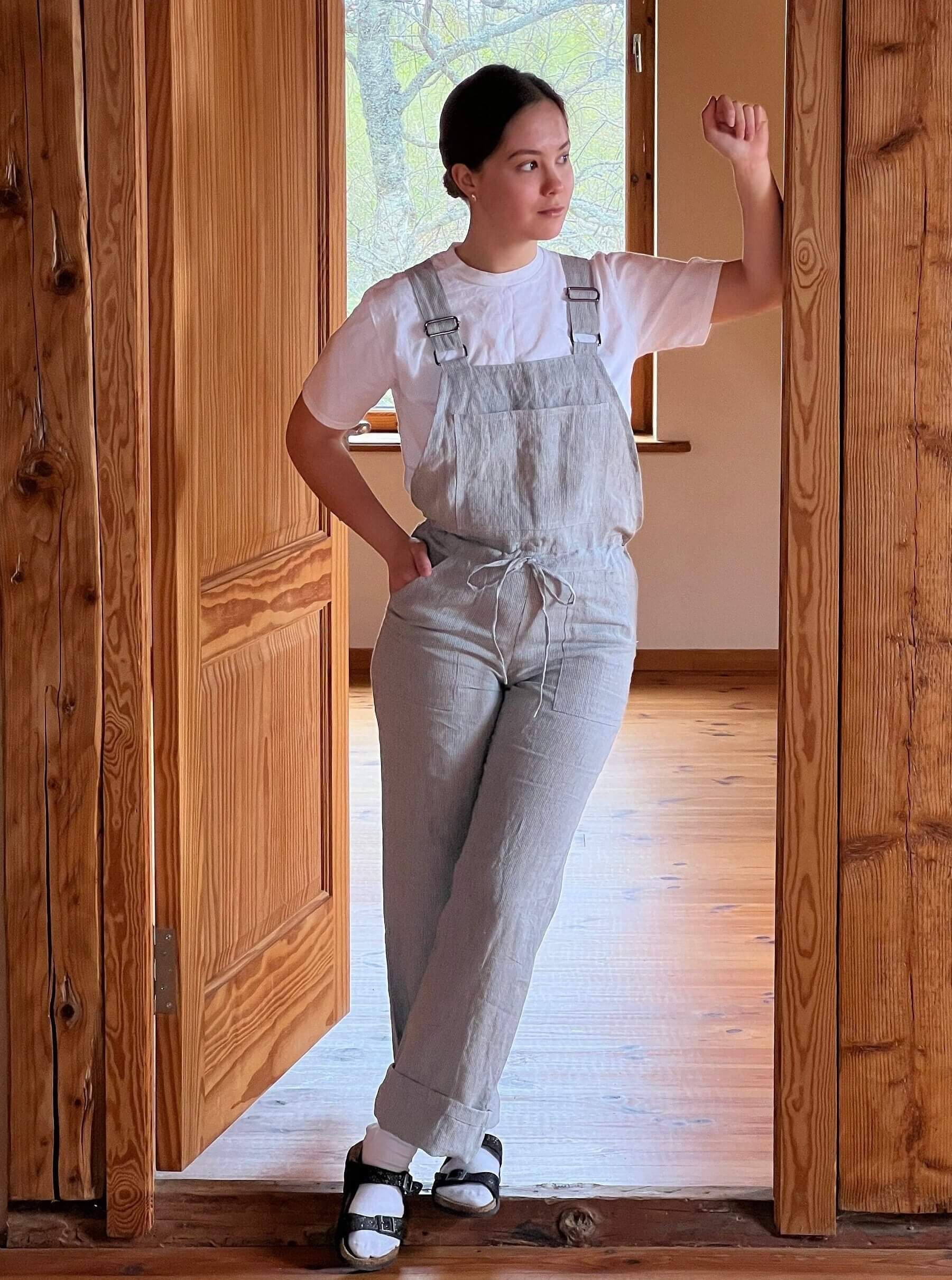 Women's linen overalls with adjustable straps in beige gray