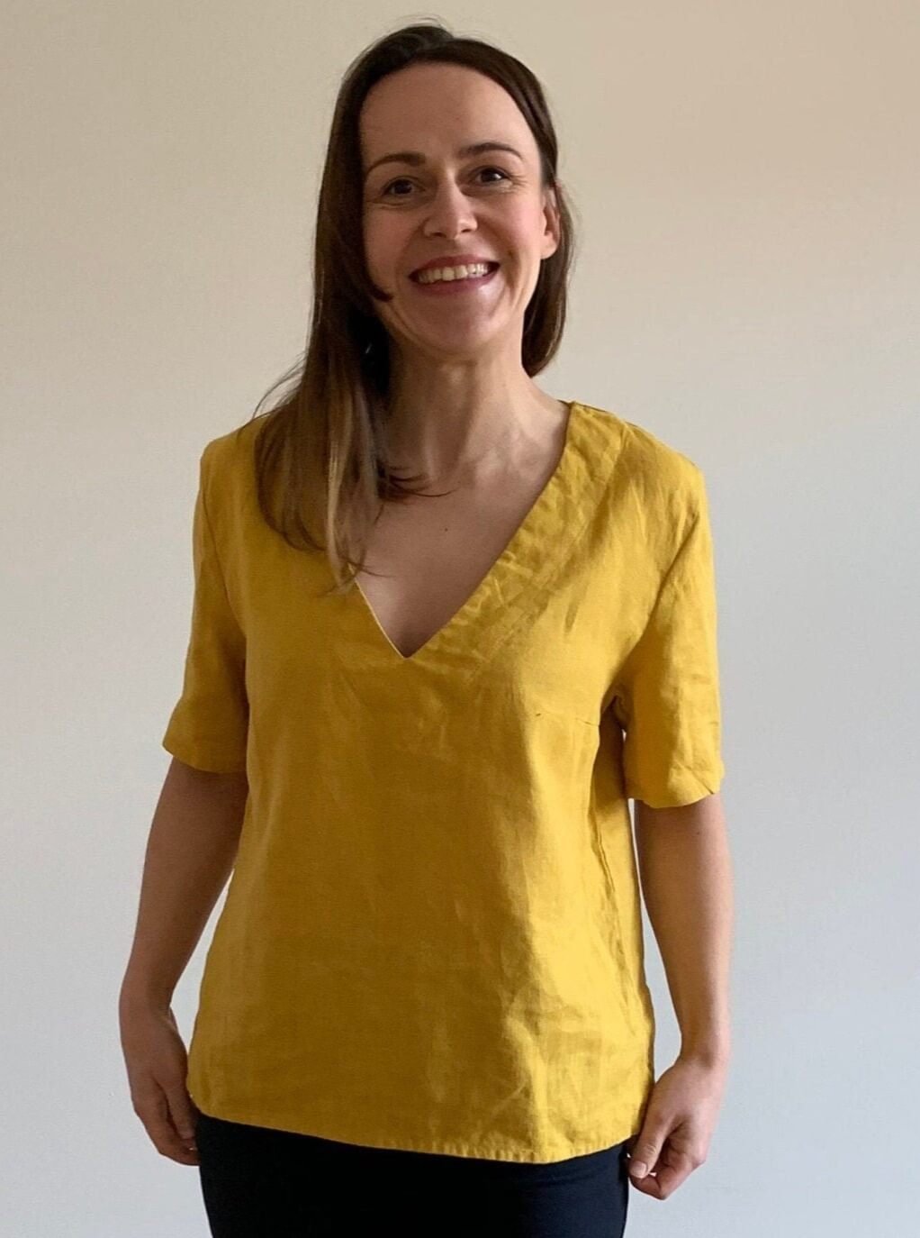 Stylish V-Neck Linen Jersey for Summer