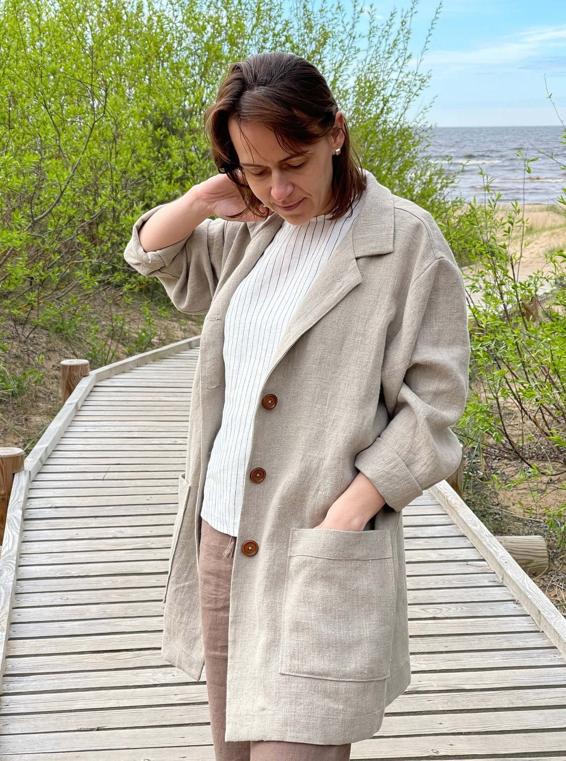 Women's linen jacket with pockets, front view