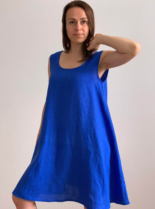 Loose linen summer dress side view