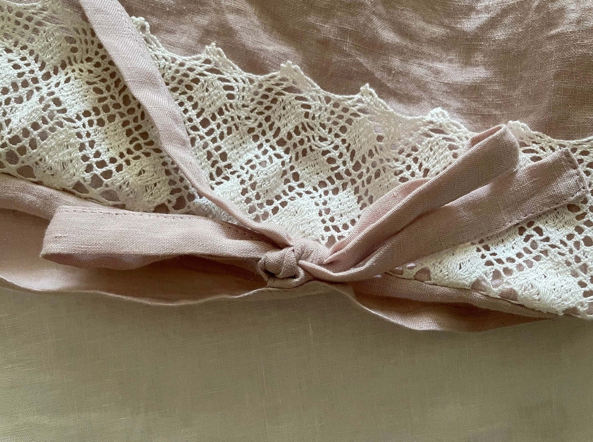 Luxury linen bedding with ruffled edge