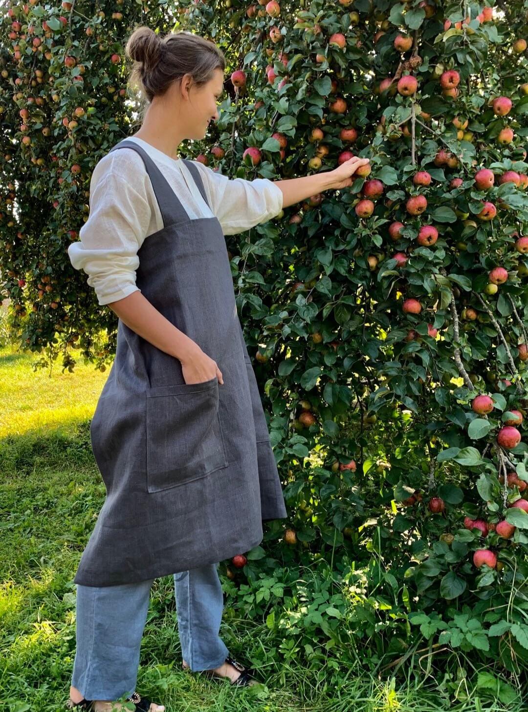 Rustic and durable chef apron in dark linen