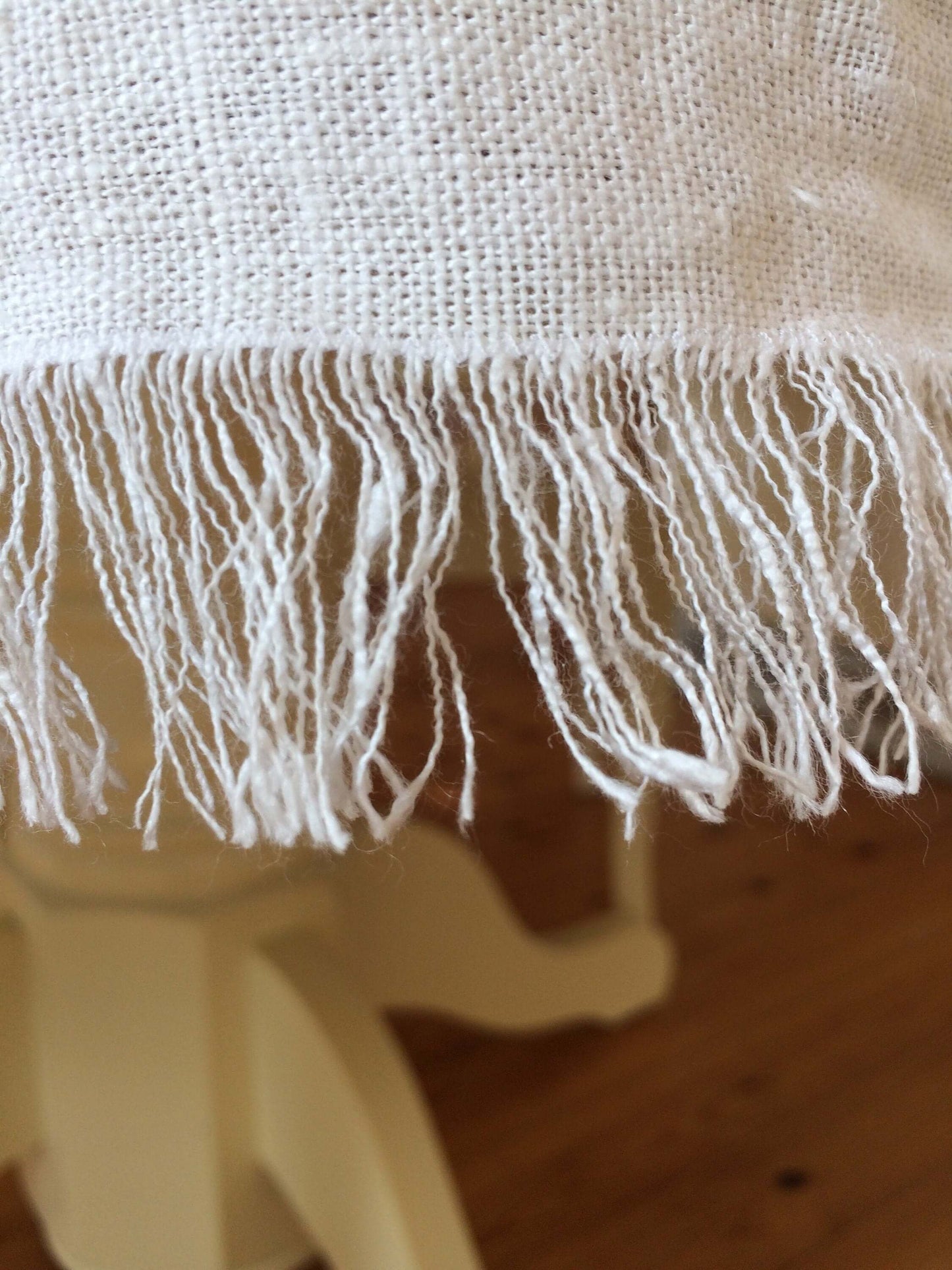 Sophisticated dining table decor with linen cloth