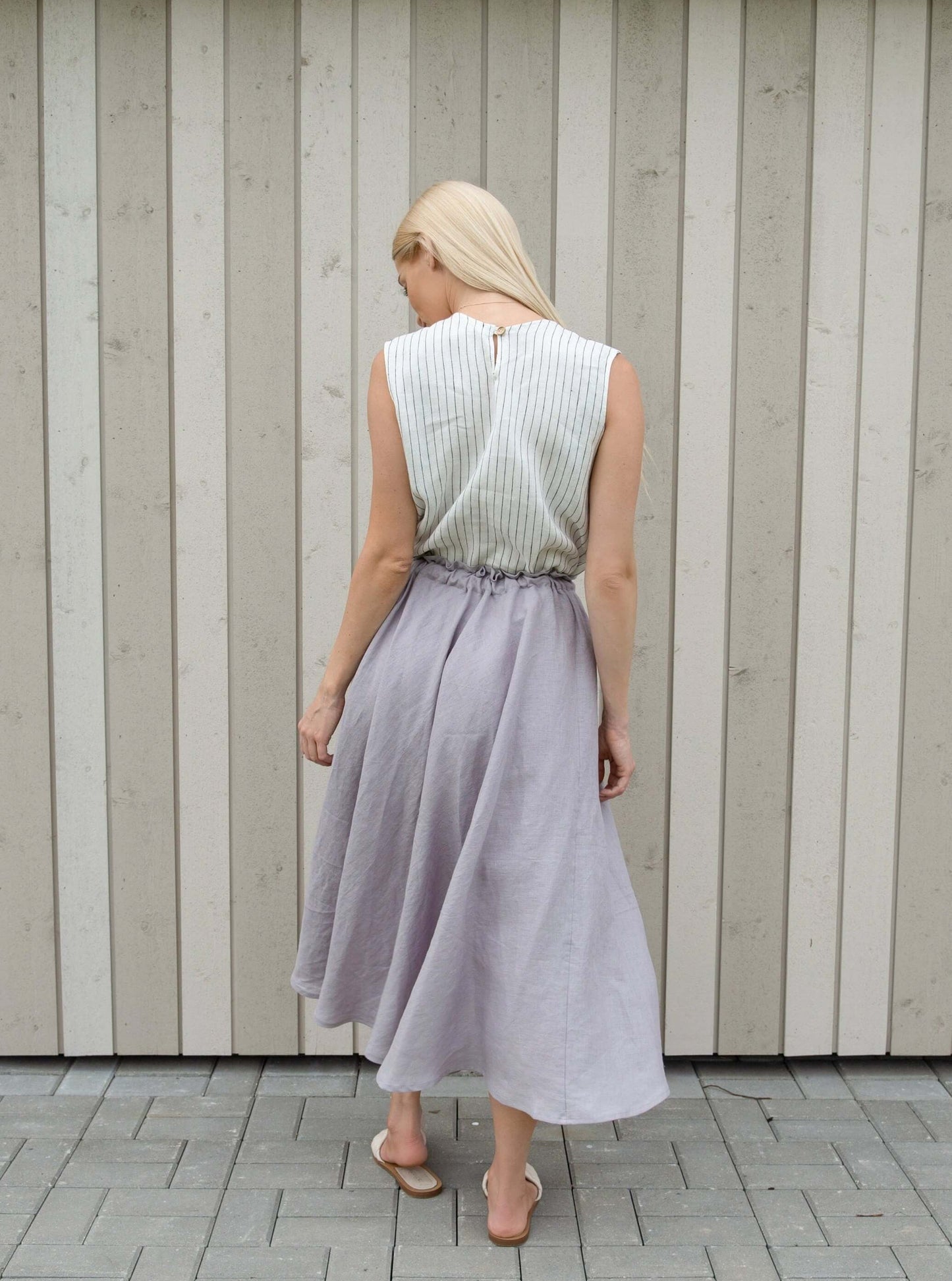 Stylish wavy linen skirt