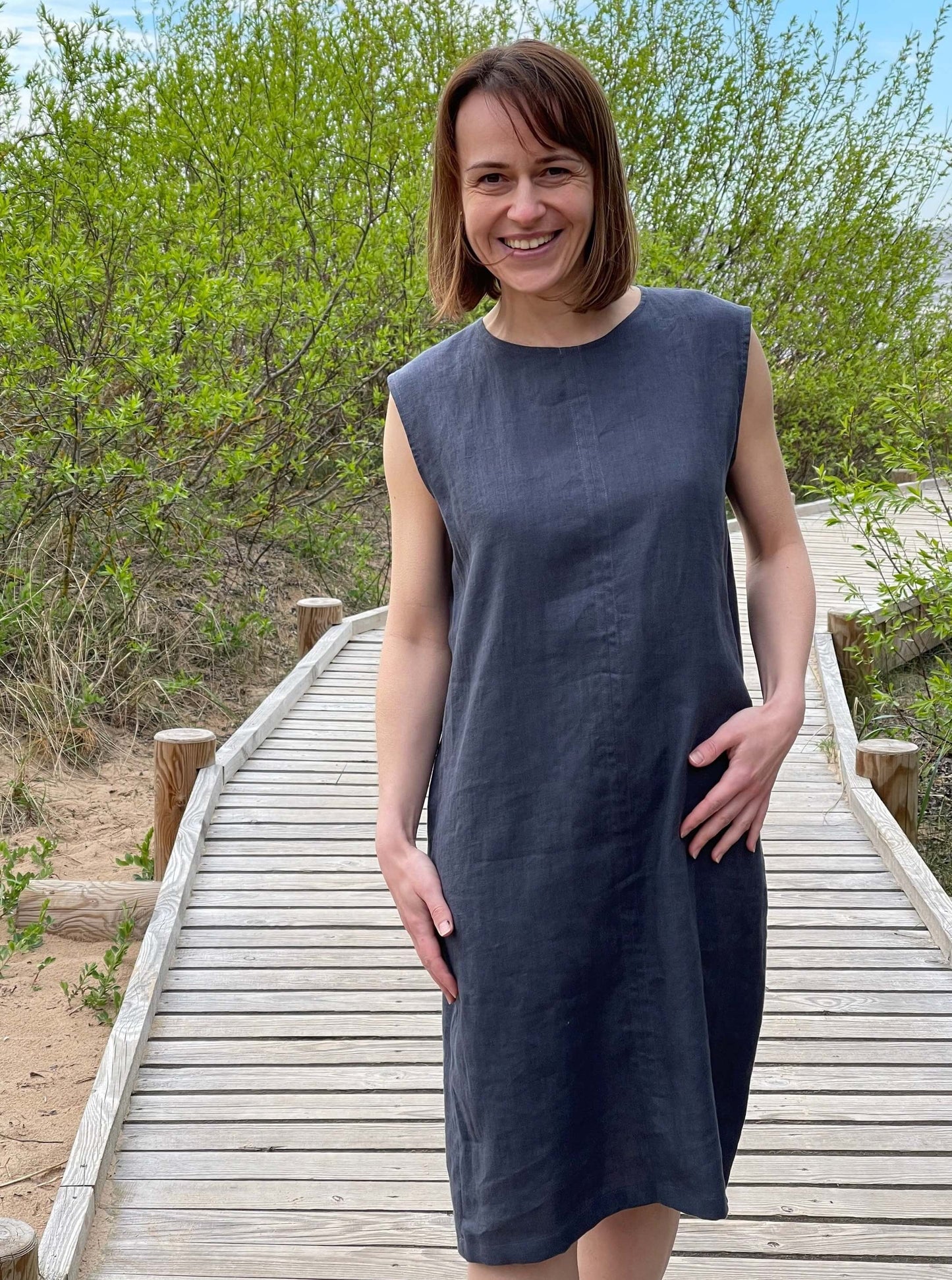 Elegant Sleeveless Linen Dress with Button Closure - Summer Dress